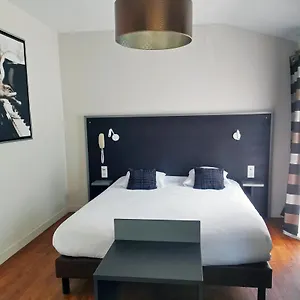 Hotel Du Cheval Blanc, Baud